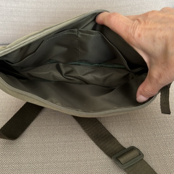 CROSSBODY Sling Bag (NWOT) - Picture 5 of 7